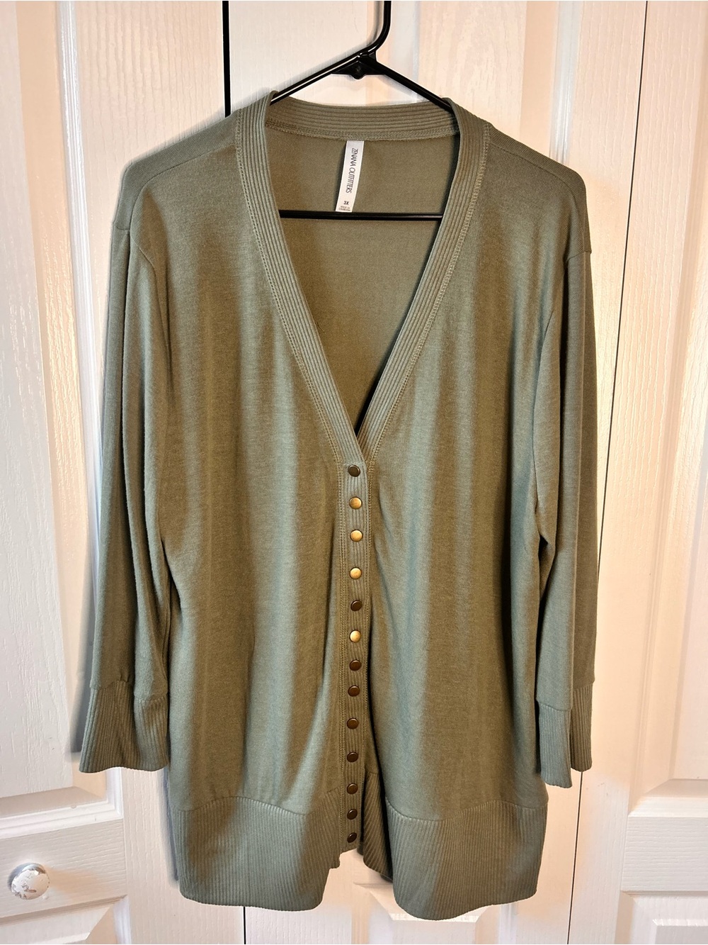 Zenana Outfitters Women’s Size 3X Olive Green Button-Front Cardigan Sweater